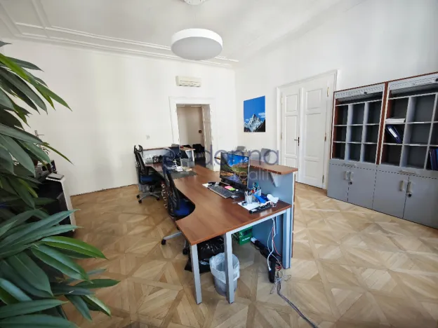 Pronájem kanceláře, Praha, Politických vězňů, 250 m2