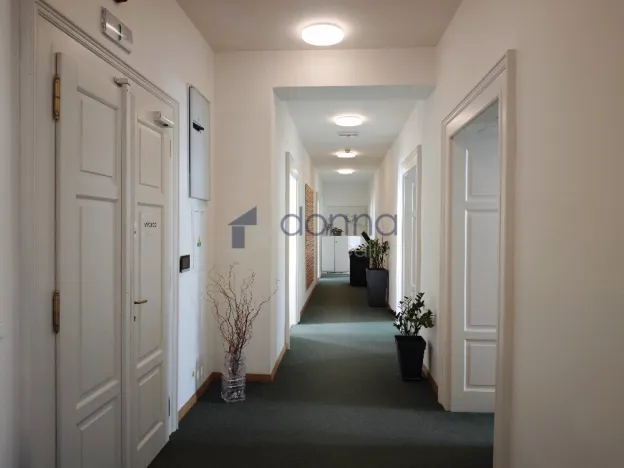 Pronájem kanceláře, Praha, Politických vězňů, 250 m2