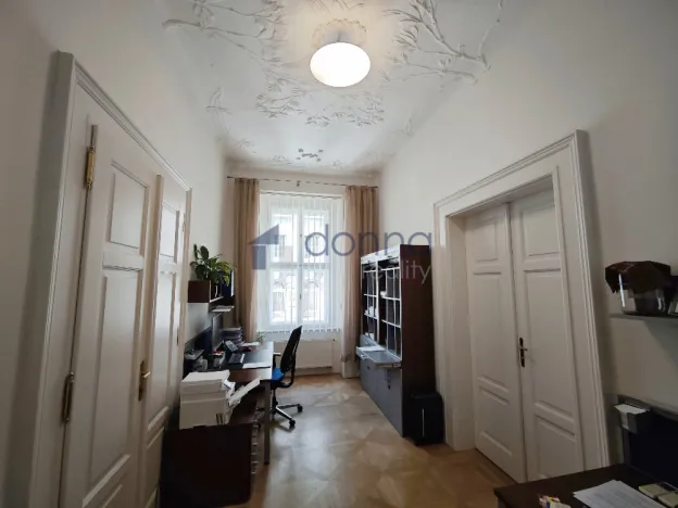 Pronájem kanceláře, Praha, Politických vězňů, 250 m2