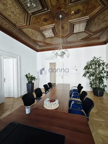 Pronájem kanceláře, Praha, Politických vězňů, 250 m2