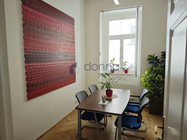 Pronájem kanceláře, Praha, Politických vězňů, 250 m2
