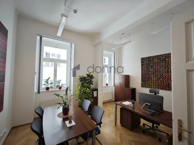Pronájem kanceláře, Praha, Politických vězňů, 250 m2