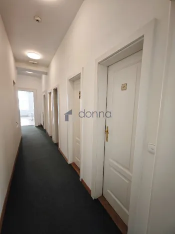 Pronájem kanceláře, Praha, Politických vězňů, 250 m2