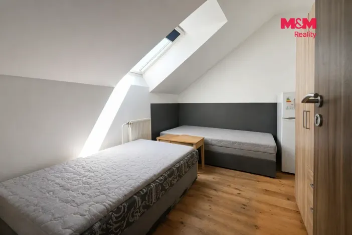 Pronájem činžovního domu, Bradlec, K Oboře, 280 m2