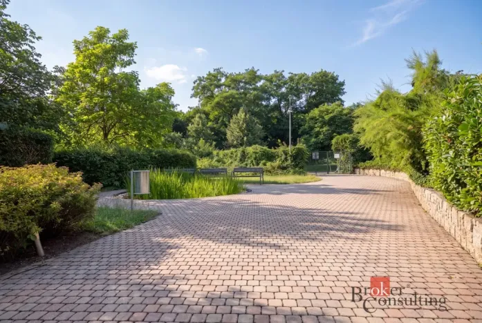 Prodej bytu 2+kk, Praha - Libeň, Nad Okrouhlíkem, 58 m2