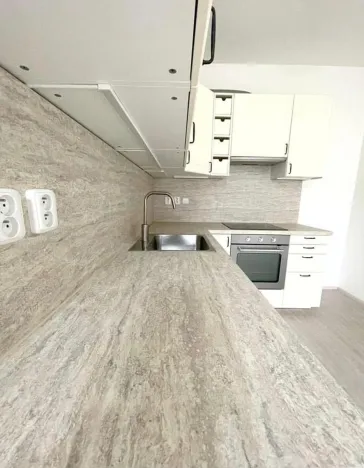 Pronájem bytu 2+kk, Karlovy Vary, Svatošská, 69 m2