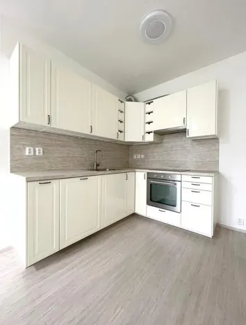 Pronájem bytu 2+kk, Karlovy Vary, Svatošská, 69 m2