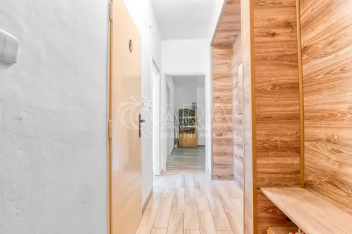 Pronájem bytu 2+1, Dřevohryzy, 51 m2