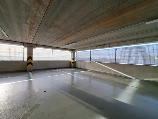 Pronájem garážového stání, Praha - Černý Most, Bryksova, 13 m2