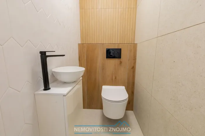 Prodej atypického bytu, Znojmo, Jarošova, 235 m2