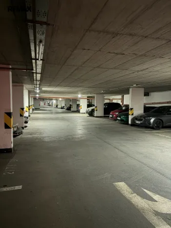 Pronájem garážového stání, Praha - Vysočany, Poděbradská, 15 m2