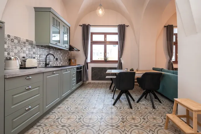 Prodej bytu 2+kk, Jáchymov, náměstí Republiky, 70 m2