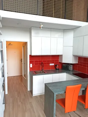 Pronájem bytu 2+kk, Praha - Libeň, Novovysočanská, 37 m2
