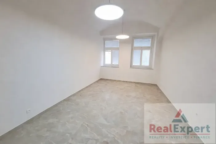 Pronájem bytu 1+kk, Praha - Vinohrady, Máchova, 35 m2