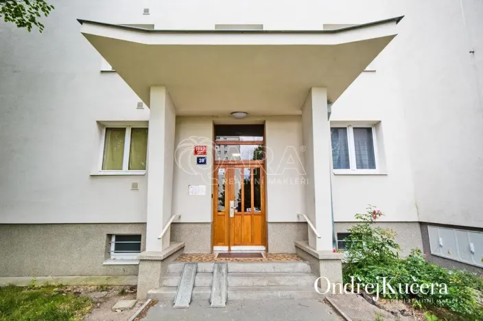 Pronájem bytu 3+kk, Praha - Břevnov, Na Petřinách, 67 m2