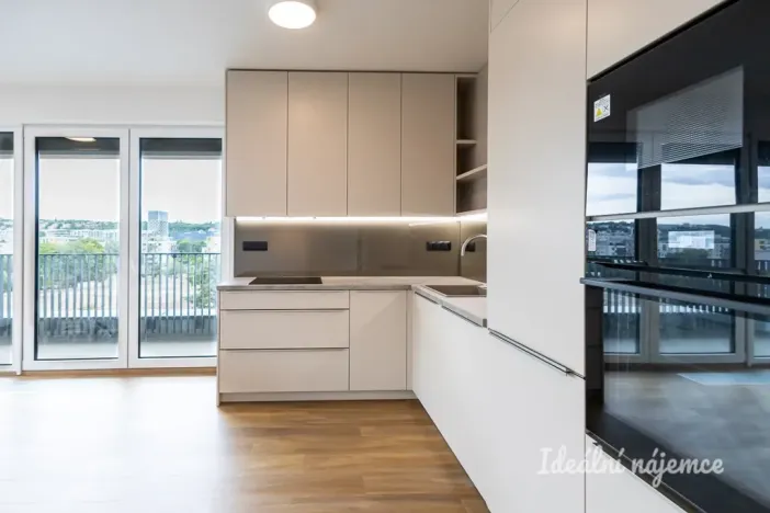 Pronájem bytu 2+kk, Praha - Hloubětín, Poděbradská, 64 m2
