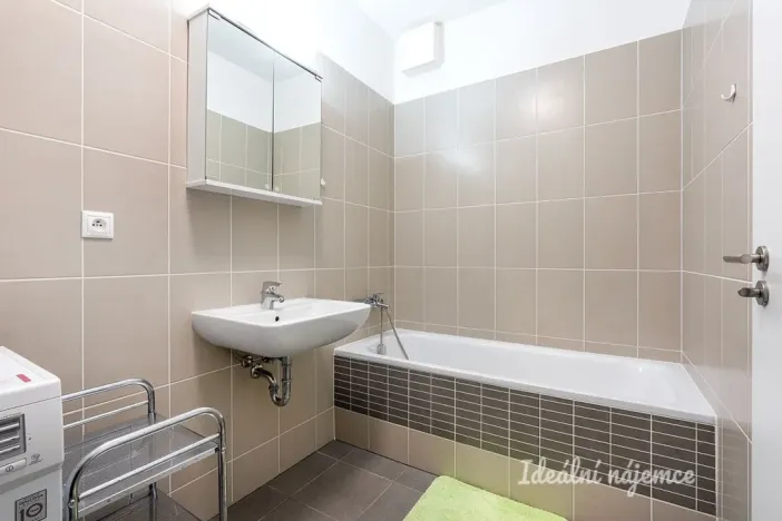 Pronájem bytu 2+kk, Praha - Modřany, Soukalova, 55 m2