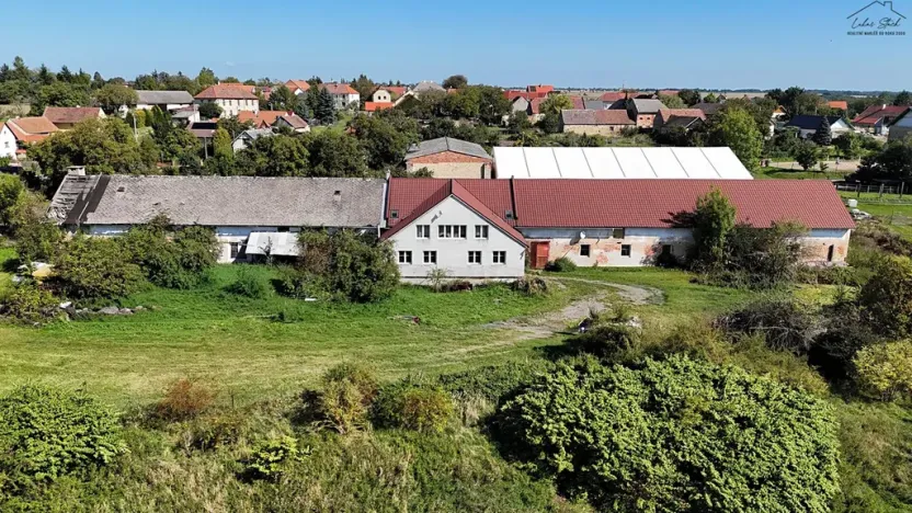 Prodej komerčního pozemku, Střemy, 7651 m2