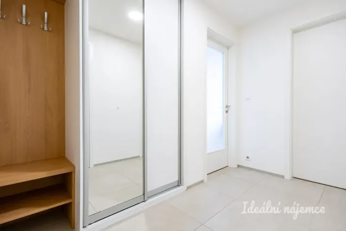 Pronájem bytu 2+kk, Praha - Libeň, Zenklova, 53 m2