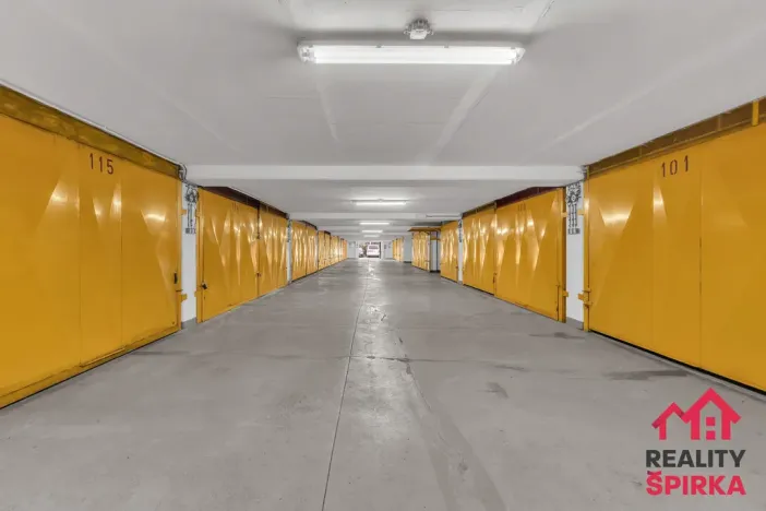 Prodej garáže, Praha - Řepy, Makovského, 18 m2