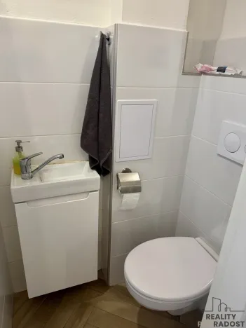 Prodej bytu 2+kk, Praha, U skládky, 41 m2