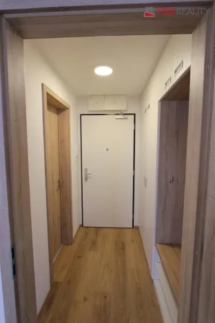 Pronájem bytu 1+kk, Praha, Štěchovická, 40 m2