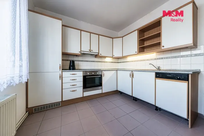 Prodej bytu 2+1, Rožďalovice, Náměstí, 63 m2