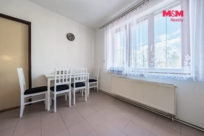 Prodej bytu 2+1, Rožďalovice, Náměstí, 63 m2