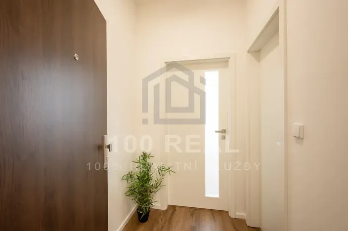 Pronájem bytu 1+kk, Pardubice, třída Míru, 27 m2