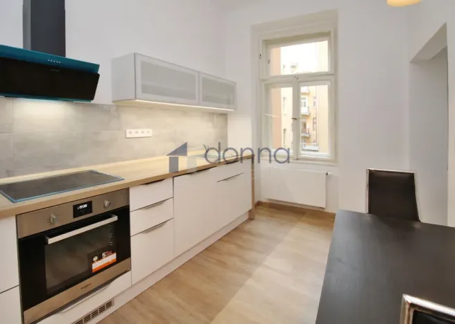 Pronájem bytu 2+1, Praha, Navrátilova, 56 m2