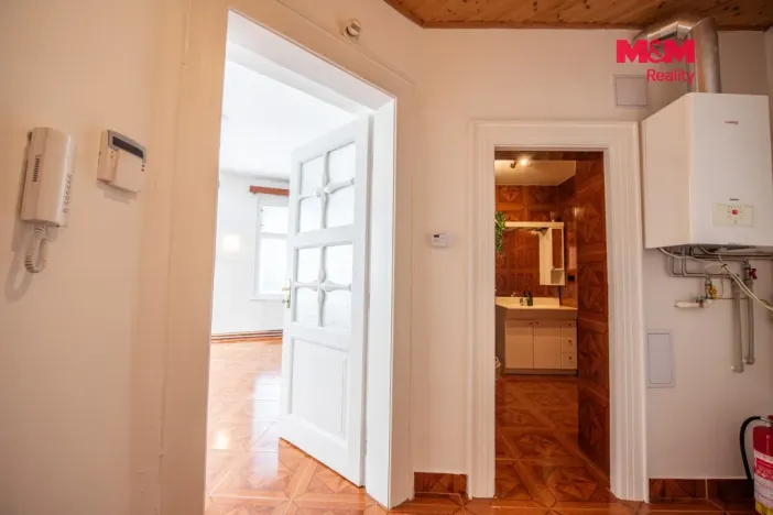 Pronájem kanceláře, Hradec Králové, Šafaříkova, 53 m2