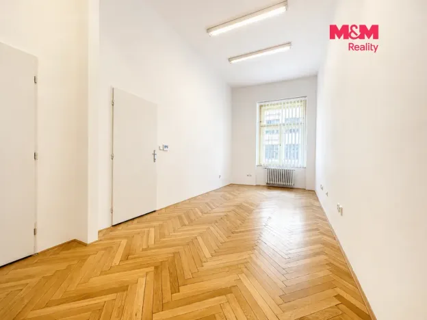 Pronájem kanceláře, Praha - Vinohrady, náměstí Míru, 92 m2