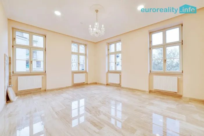 Pronájem obchodního prostoru, Karlovy Vary, Zámecký vrch, 126 m2