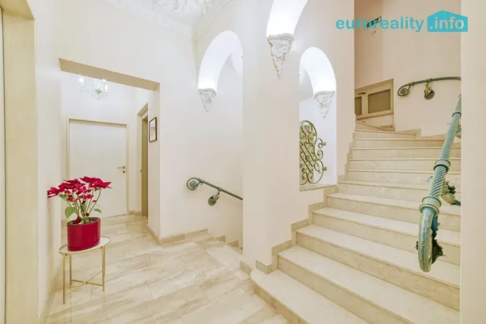 Pronájem obchodního prostoru, Karlovy Vary, Zámecký vrch, 126 m2