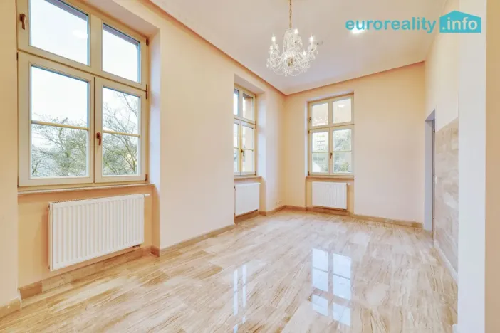 Pronájem obchodního prostoru, Karlovy Vary, Zámecký vrch, 126 m2
