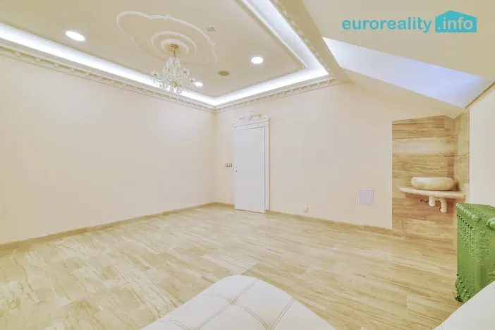 Pronájem obchodního prostoru, Karlovy Vary, Zámecký vrch, 126 m2