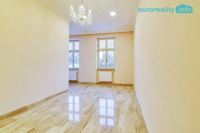 Pronájem obchodního prostoru, Karlovy Vary, Zámecký vrch, 126 m2