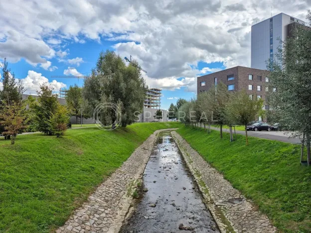 Pronájem kanceláře, Brno - Trnitá, Škrobárenská, 1233 m2
