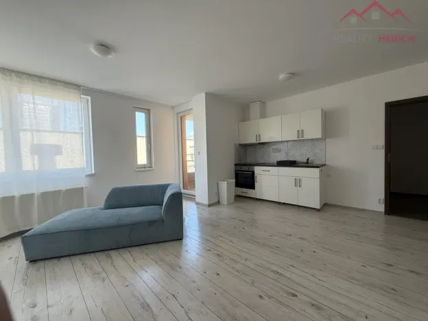 Pronájem bytu 1+kk, Chomutov, Žižkovo náměstí, 43 m2