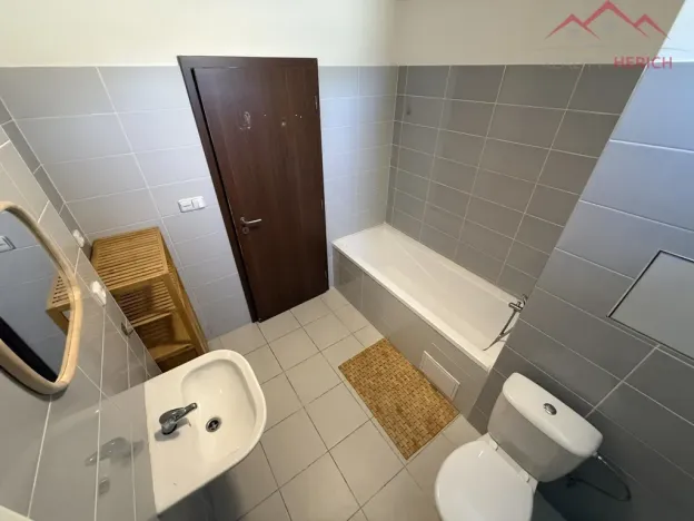 Pronájem bytu 1+kk, Chomutov, Žižkovo náměstí, 43 m2