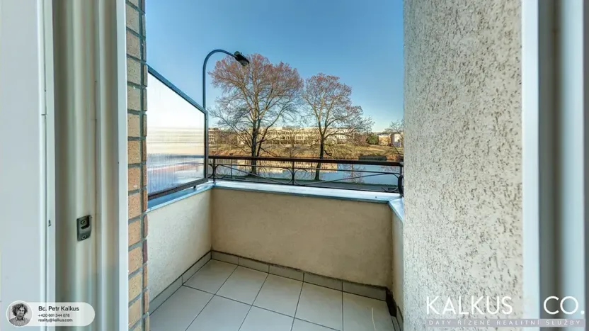 Pronájem bytu 1+kk, Hradec Králové, Smetanovo nábřeží, 27 m2