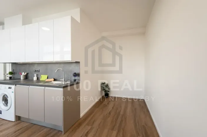 Pronájem bytu 1+kk, Pardubice, třída Míru, 27 m2