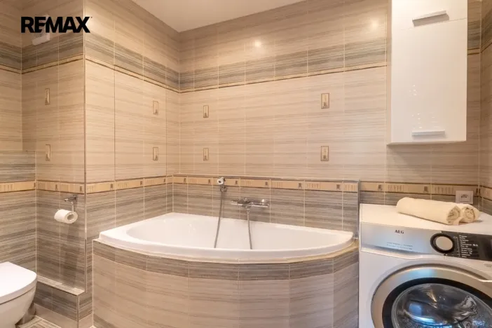 Prodej bytu 3+1, Praha - Komořany, Na Komořsku, 70 m2