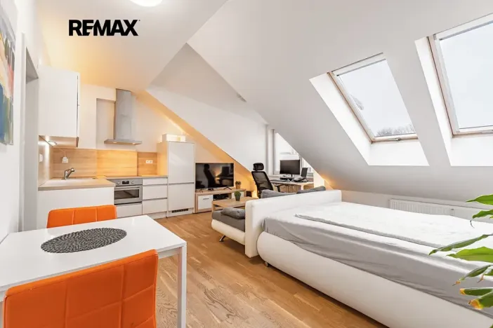 Pronájem bytu 1+kk, Praha - Dejvice, Velvarská, 44 m2