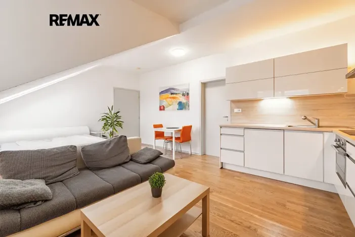 Pronájem bytu 1+kk, Praha - Dejvice, Velvarská, 44 m2