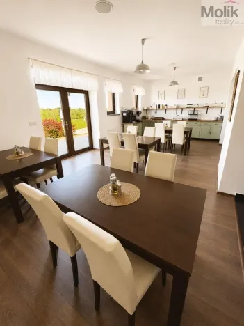Pronájem restaurace, Bitozeves, 824 m2