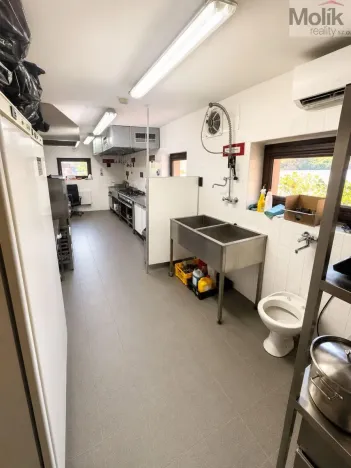 Pronájem restaurace, Bitozeves, 824 m2