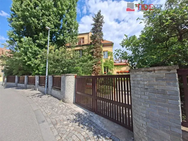 Pronájem bytu 3+1, Praha - Střešovice, Na zástřelu, 120 m2