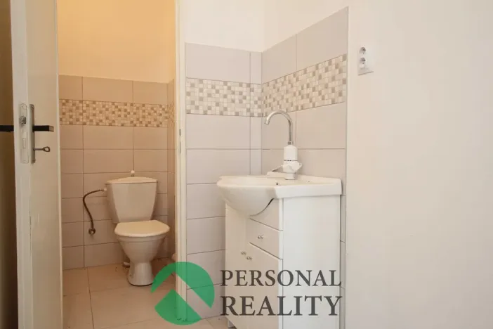 Prodej komerční nemovitosti, Krupá, 130 m2