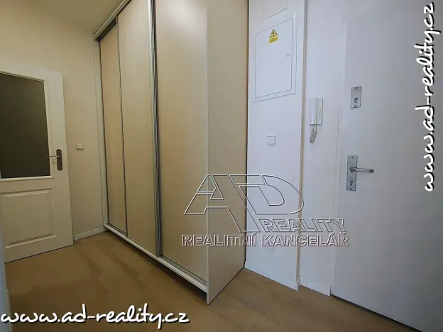Pronájem bytu 2+kk, Praha - Vršovice, Oblouková, 41 m2